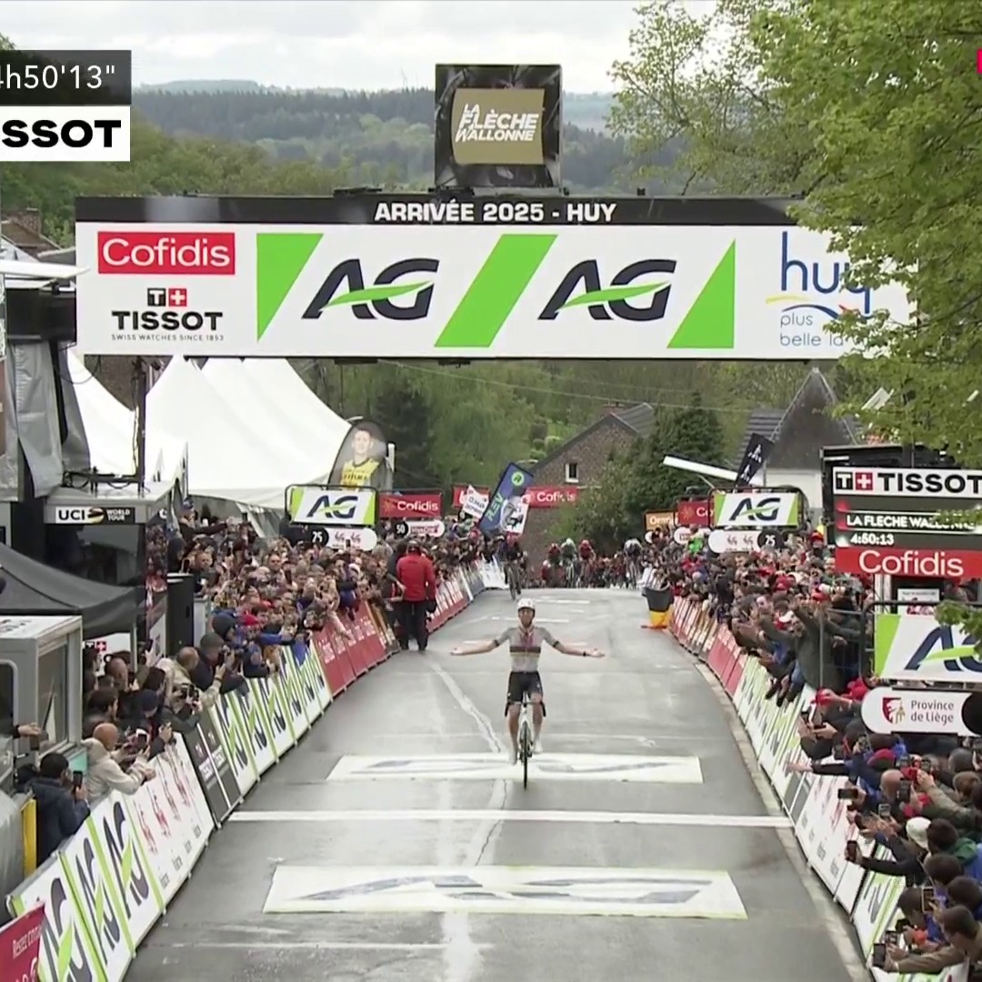 🤯 TADEJ POGACAR EST INTOUCHABLE ! Le Slovène remporte haut la main la Flèche Wallonne devant Kévin Vauquelin 🇫🇷 et Tom Pidcock !