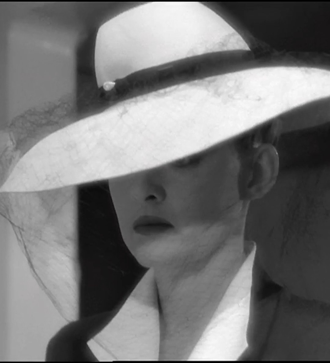Making our entrance at #TCMFF... See Bette Davis in NOW VOYAGER ('42) Friday night introduced by Mario Cantone.