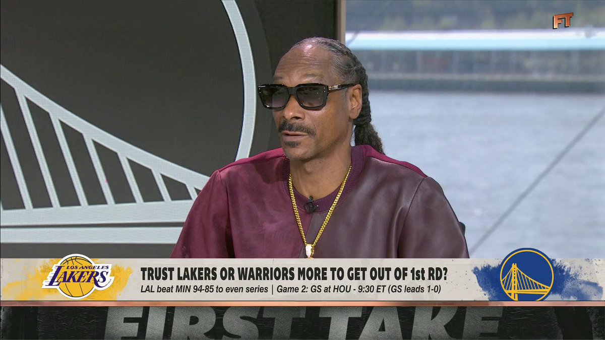 "I think Oklahoma City is going to lose to the Clippers. Our little brothers are gonna handle that." 😯 Snoop Dogg has his "rings on for a reason" and believes the Lakers can win the championship this season 🏆