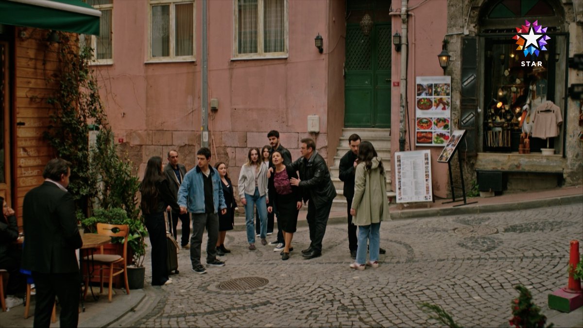"Ben şu an karşında Azize olarak duruyorsam, bu el sayesinde!" #Sahipsizler Sahipsizlertvdizi