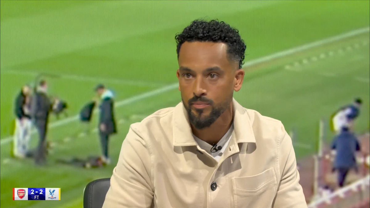 "They're not getting pushed enough." 😯 Theo Walcott thinks some Arsenal players might be getting too comfortable 👀