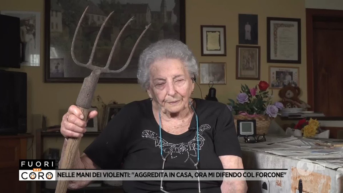 "Ho paura! Mi hanno promesso che se li avessi denunciati sarebbero tornati a sgozzarmi! Due di loro sono usciti di galera e uno non l'hanno mai trovato. Non sono tranquilla!" Rosina, vittima di violenza a casa insieme al marito, in seguito morto.