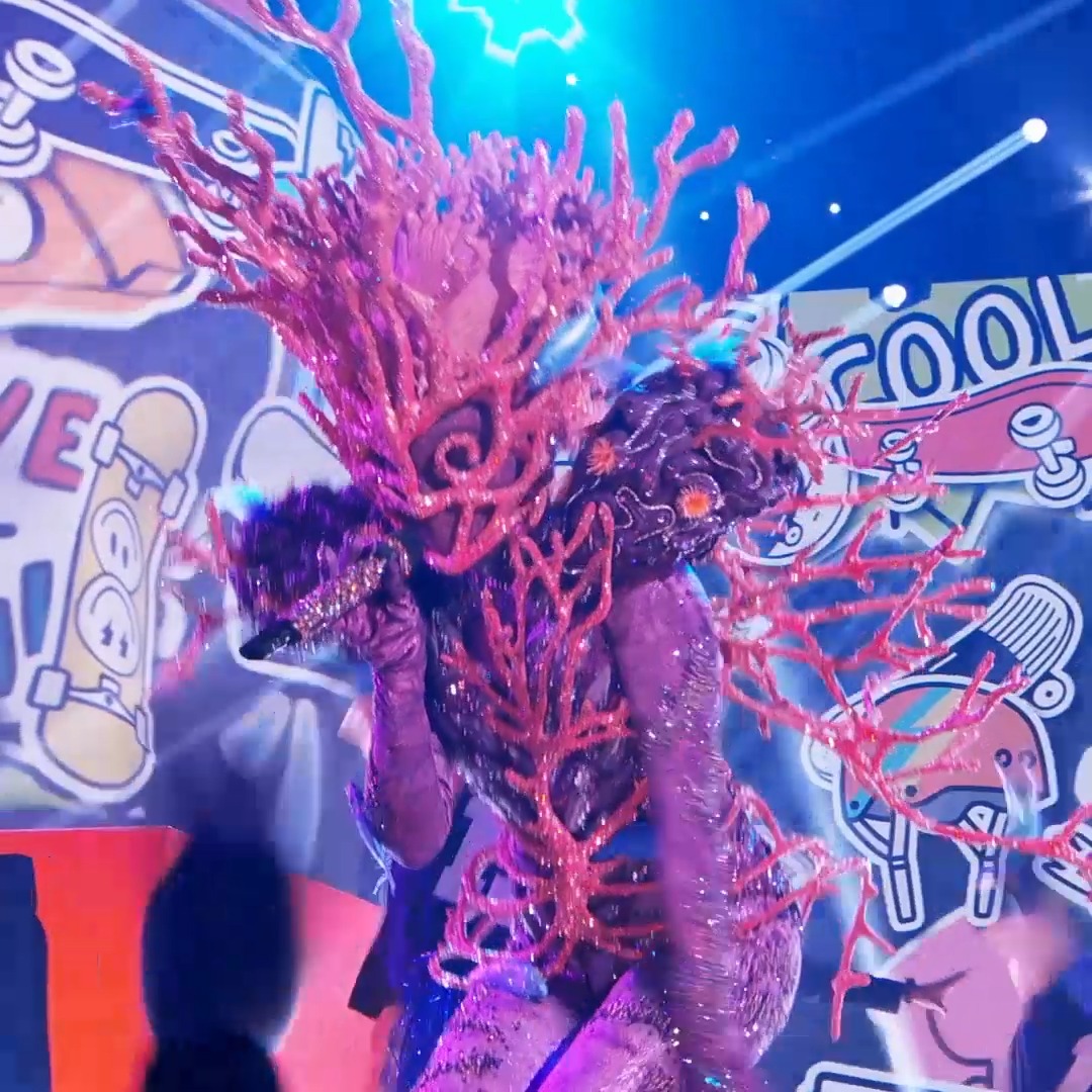This #CoralMask cutie just gave "Sk8er Boi" the undersea edge we didn't know we needed. 😎 #TheMaskedSinger
