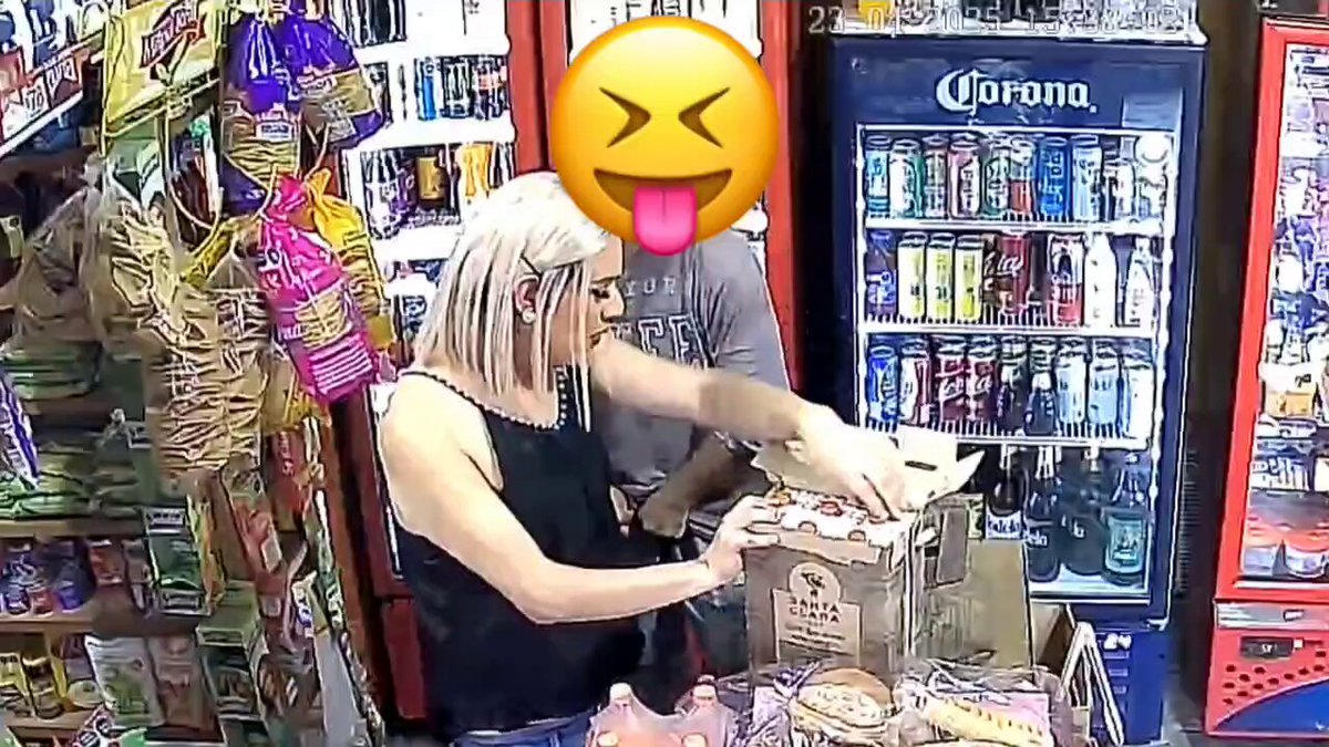 Los clientes saben cuándo ando en celo porque luego luego me quieren hacer su perrita 😻