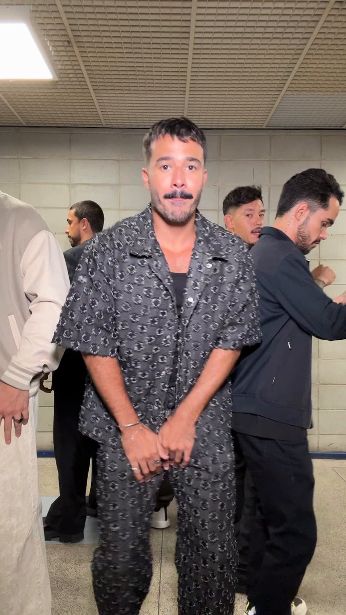O homens entregando dancinha. #BBB25