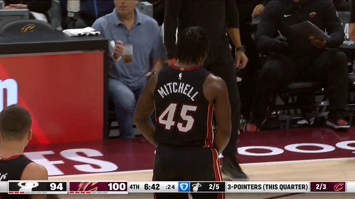 Davion's triple cuts it to a 6-point game 👀 Tune in on FanDuel Sports Network & NBA TV 📺