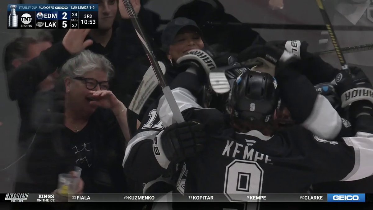 Anze Kopitar gets in on the fun! 🙌 #StanleyCup 🇺🇸: NHLonTNT (TBS) &amp; Sports on Max ➡️ 🇨🇦: Sportsnet or stream on Sportsnet+ ➡️