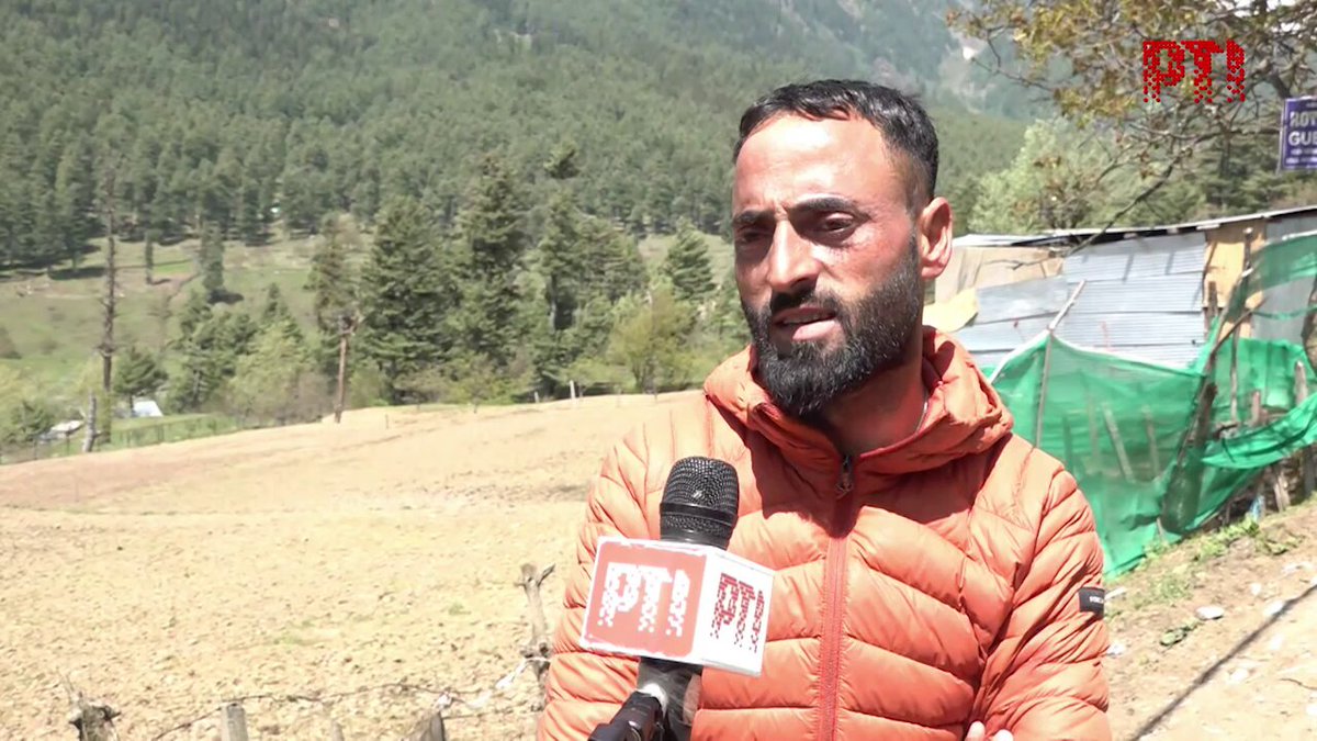 VIDEO | Pahalgam terror attack: Local shawl hawker Sajad Ahmad Bhat, who carried an injured tourist to safety, says, "This is a murder of humanity, and the entire Kashmir. It would've been better had they (terrorists) killed us, the Kashmiris. This was a cowardly act. This is the first time I have seen such an incident. The entire Kashmir is in shock." #Pahalgamterrorattack #Pahalgam (Full video available on PTI Videos -