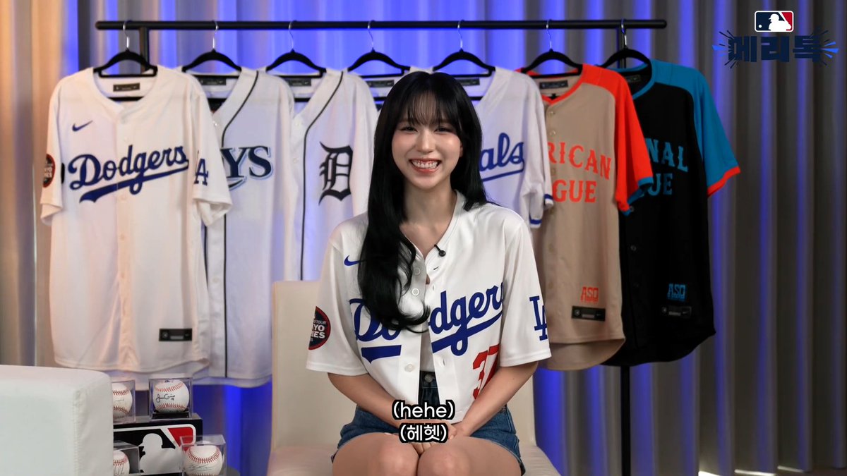 "Talking Baseball As a Friend or Magical Bat that Protects You From Danger?" Mina: "Magical baseball bat? It's also a friend too hehe ☺"