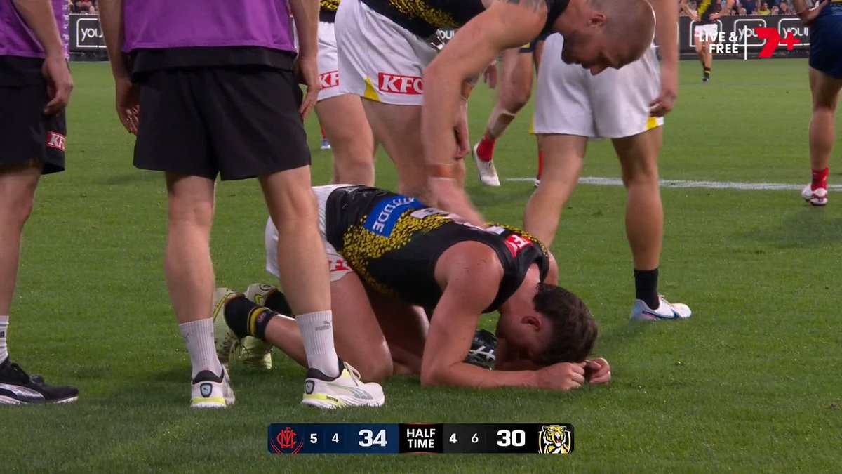 Concerns for Jacob Hopper on the HT siren. #AFLDeesTigers