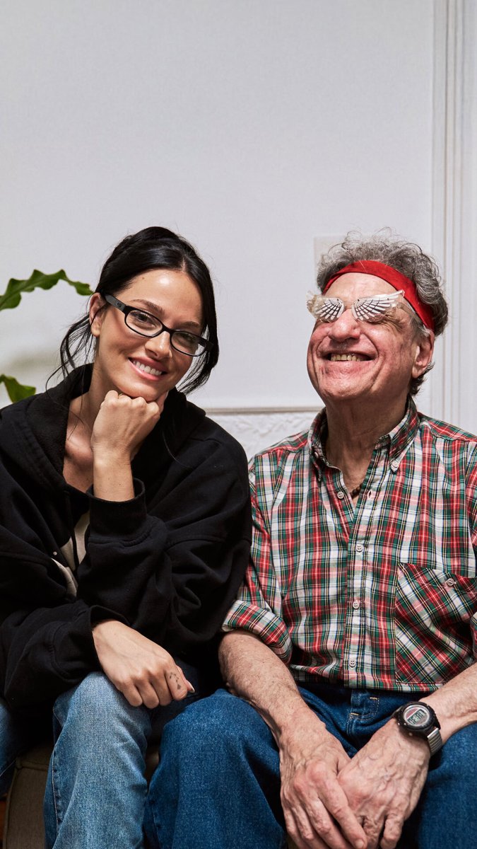 La intensa vida del hombre que perdió la vista y el olfato en un intento de suicidio y desde entonces pintó más de 300 cuadros 📲 Mirá la entrevista completa de Oriana Sabatini acá