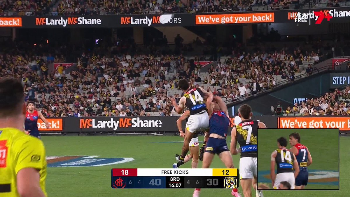"That is... such a bad free kick. You cannot pay that." Kane Cornes 🤝 Tim Taranto #AFLDeesTigers