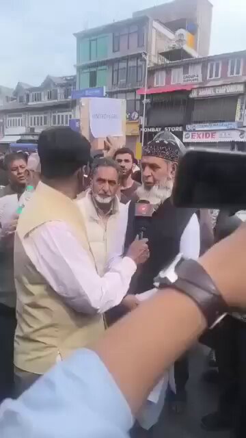 डी डी न्यूज़ रिपोर्टर जहर घोल रहा था कश्मीरीयों ने जमकर रेल बना दिया..! #PahelgamTerroristattack