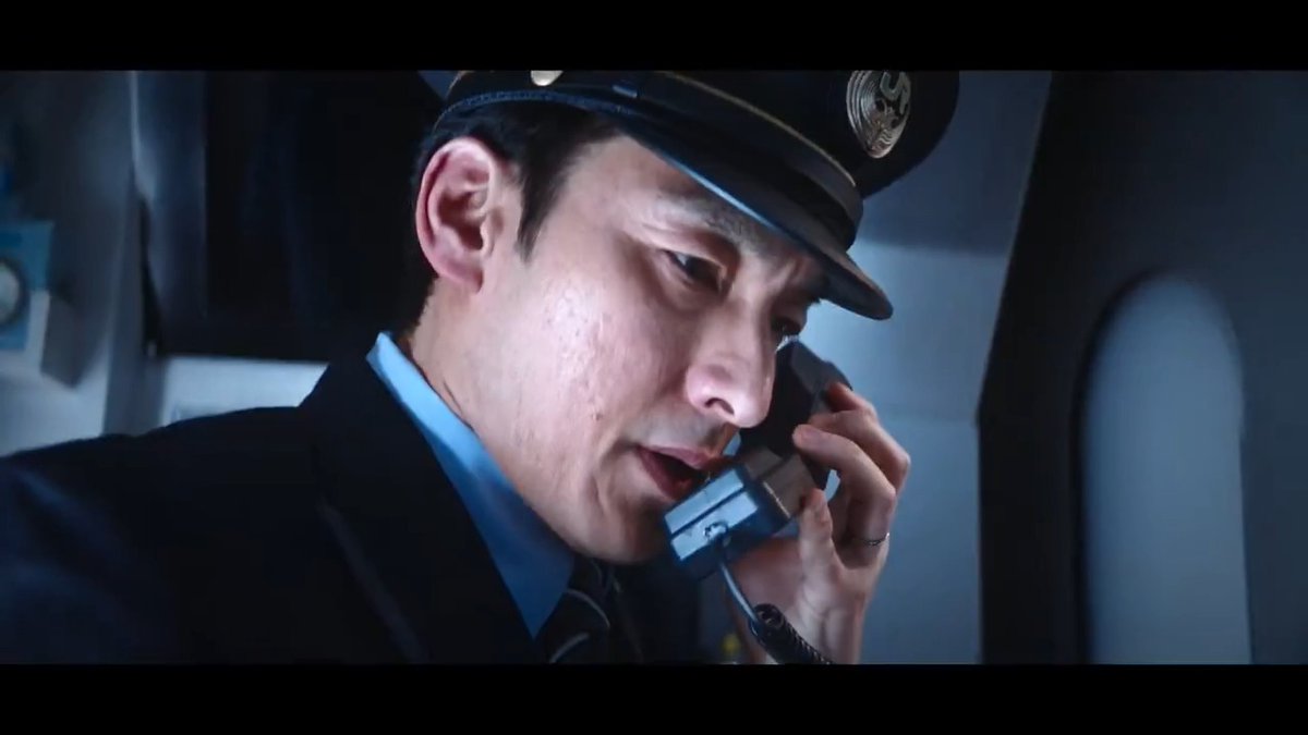 Mulai dari opening-nya bener-bener nggak dikasih kendooor... 🚄💨💥 Tonton film Bullet Train Explosion, udah tayang di Netflix.