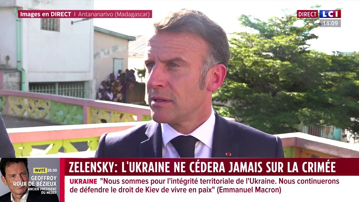 🗣️ "Vladimir Poutine continue de bombarder l'Ukraine, il continue de tuer des vies en Ukraine" rappelle Emmanuel Macron depuis Antananarivo, à Madagascar