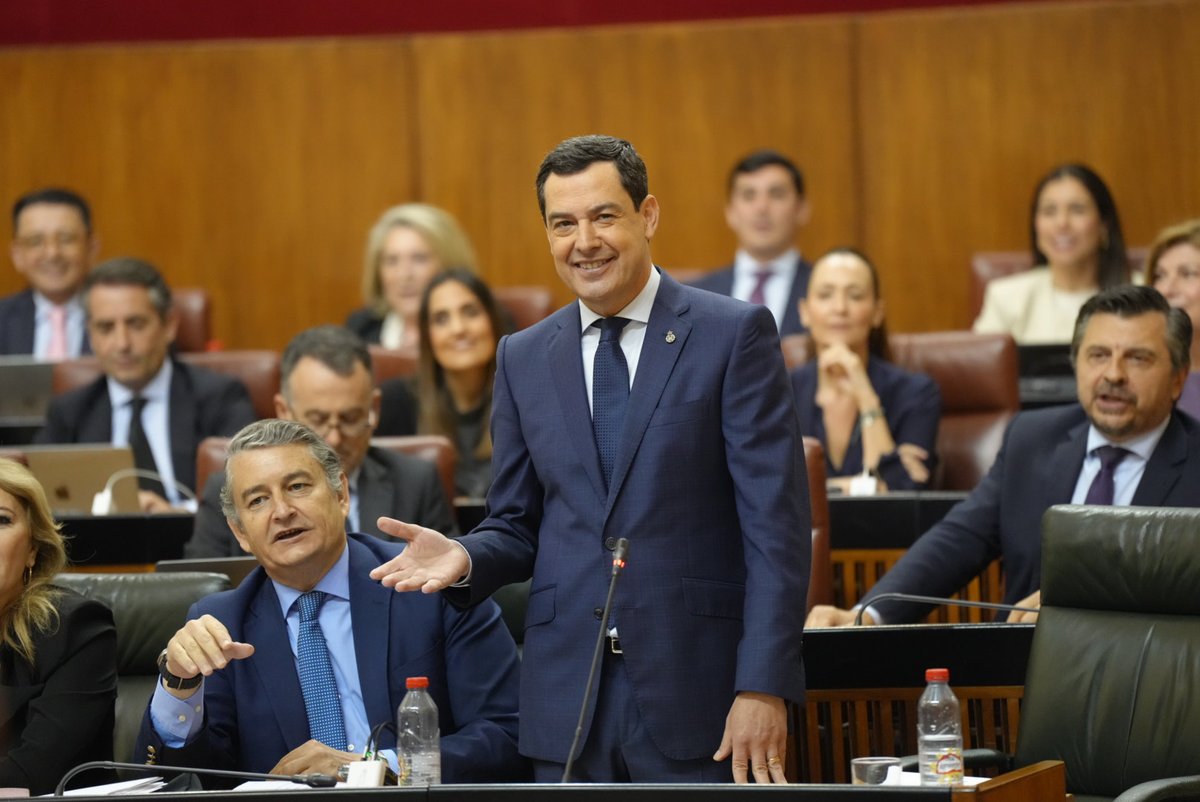 Prometieron hace 20 años el Hospital de Roquetas de Mar… y lo está haciendo este Gobierno andaluz. La ejecución ya está en el 90%. Prometieron ampliar el Hospital Costa del Sol… La UCI Pediátrica del Puerta del Mar… Nuevos centros de salud... Cumplimos sus incumplimientos.