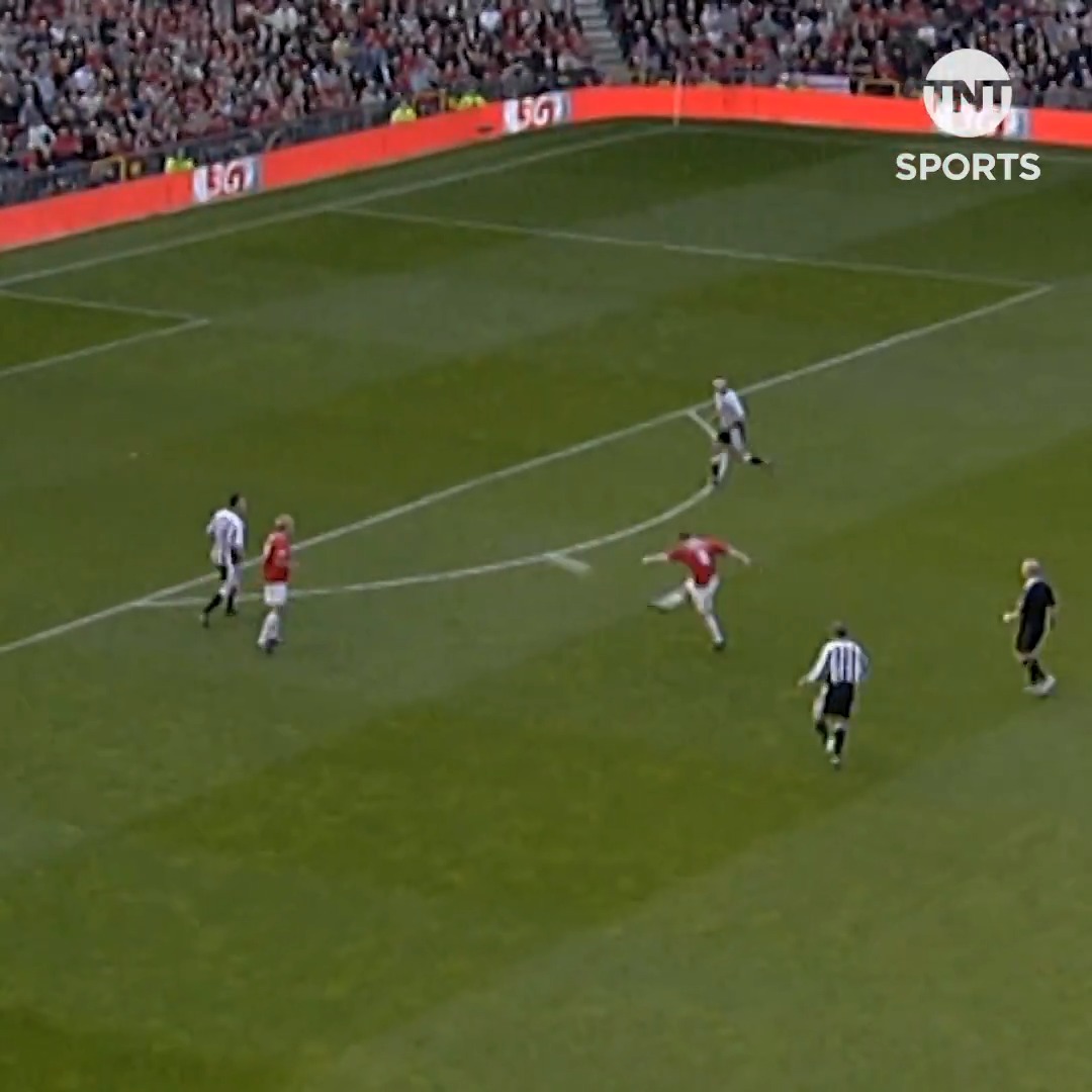 ๐ It's been 20 years since this Wayne Rooney rocket vs Newcastle ๐ An outrageously clean strike ๐คค