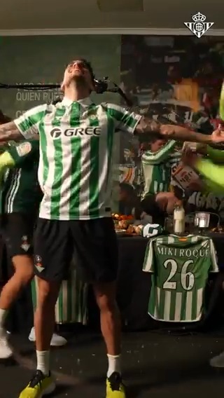 Um amigo oculto de camisas históricas para revelar a renovação de Marc Bartra no Betis até 2027. Muito legal!