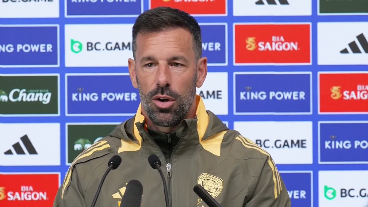 "What stands out is his loyalty to the football club" 💙 Ruud van Nistelrooy says the conversation he had with Jamie Vardy was 'special' after the striker announced he will be leaving the club after 13 years 🦊