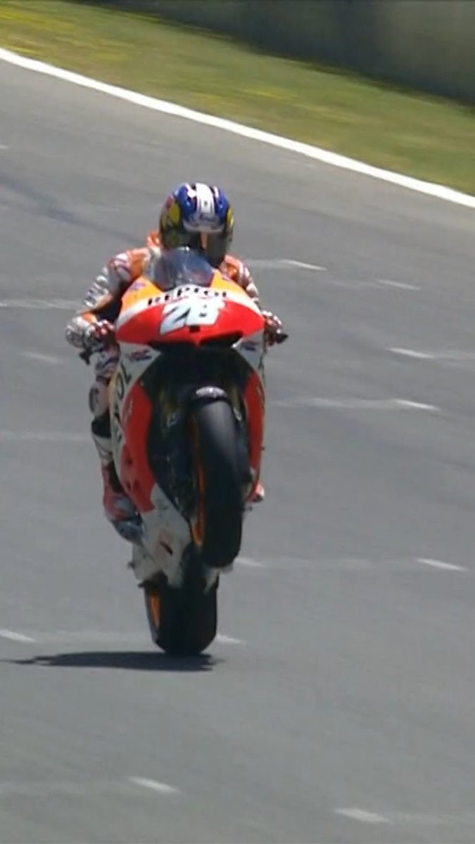 This final turn in Jerez is a menace 😳 Flashback to 2013 and Marc Marquez’s debut #MotoGP season with this brutal move on Jorge Lorenzo 💥 #SpanishGP