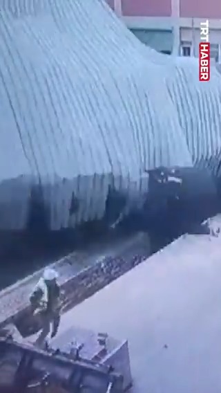Tuzla'da arıtma tesisinde patlama oldu: 5 kişi yaralandı.