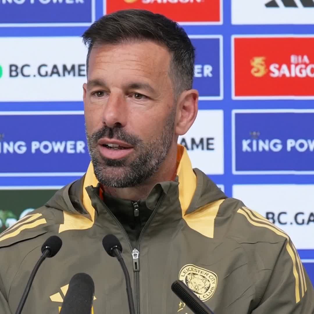 "We spoke for 45 minutes, from striker to striker" 🤝 Ruud van Nistelrooy says he had a "great conversation" with Jamie Vardy yesterday ahead of him announcing he was leaving Leicester at the end of the season 🔵