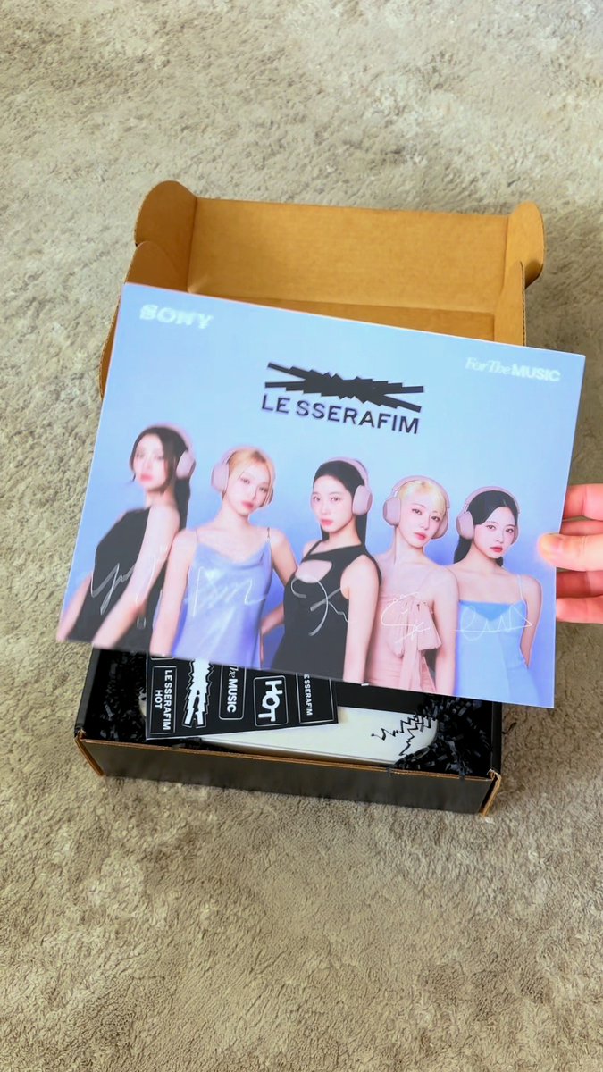 I'll always be the Smoky Pink WHM5’s for us 😍✨ The LE SSERAFIM bundle makes them even better! sarah kozak showing off the beauty in her unboxing 🫶🎧 Want the chance to be featured? Tag us! #sonycommunity #sonyheadphones