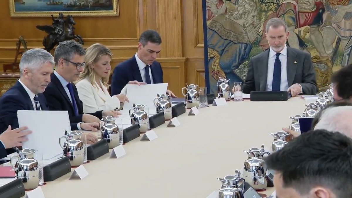 El presidente Pedro Sánchez ha participado esta tarde en la reunión del Consejo de Seguridad Nacional, presidida por el Rey Felipe VI, en la que se ha dado luz verde al procedimiento de elaboración de la nueva Estrategia de Seguridad Nacional. ℹ️