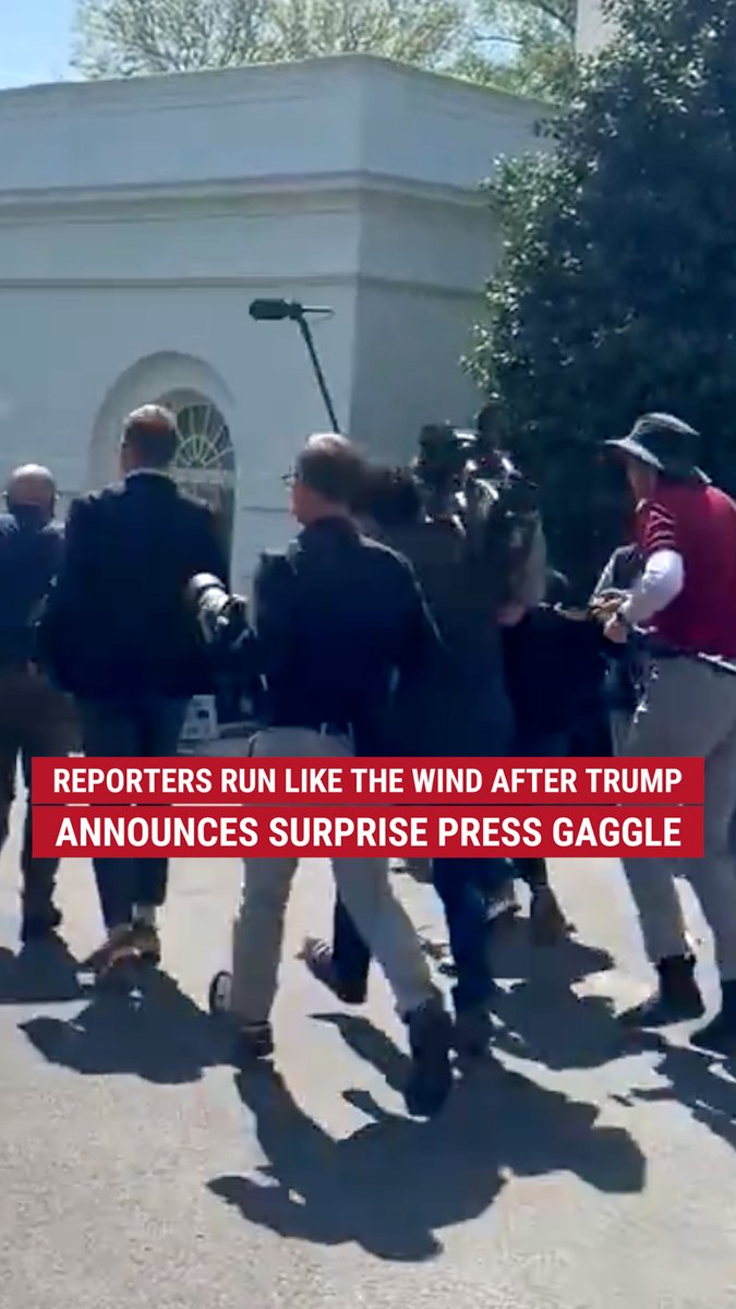MOVE IT OR LOSE IT! Reporters scrambled after Trump called an impromptu press gaggle. 🏃‍♂️ | 🎥: Karoline Leavitt