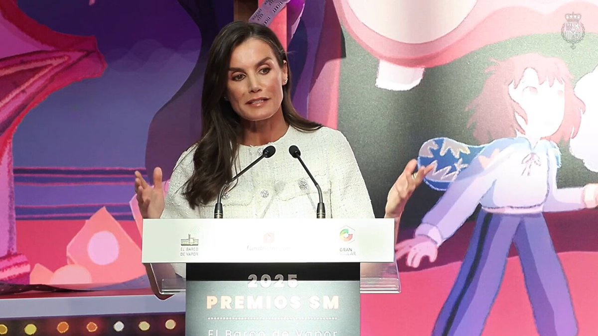 “Un libro puede esperar mil años a que lo descubra el lector.Los libros no tienen prisa.Son la búsqueda de la lentitud y la concentración que exige la lectura en tiempos de prisas y dispersión”. Siempre es un lujo escucharla ❤️