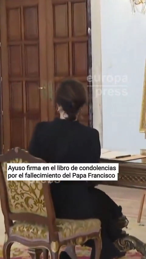 Incapaz de memorizar una frase de condolencia, se ha llevado una chuleta 😝