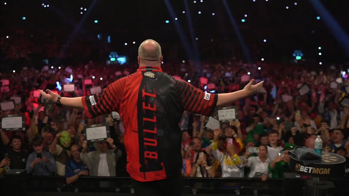 What a reception for hometown hero Stephen Bunting 🎶👏