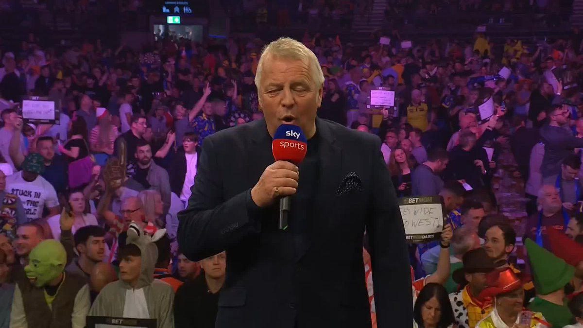 The Home Town Hero ๐ฆธ An incredible welcome for Stephen Bunting as he makes his entrance in Liverpool ๐
