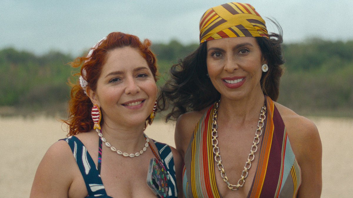 Polly es la fan más divertida y Lana la necesita para revivir su carrera. 🙌 La película 'La más fan' llega el 1 de mayo.