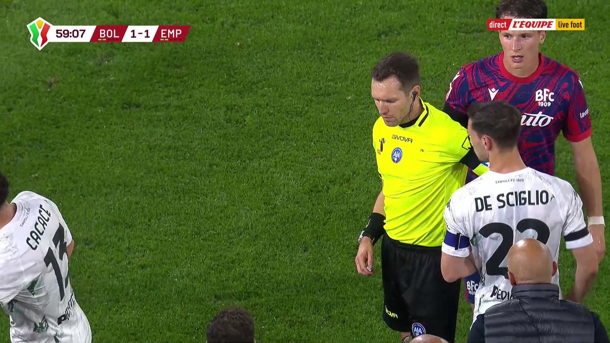 👀 Grosse faute de Junior Samba sur Francesco Bardi, qui aurait pu être expulsé ! #lequipeFOOT