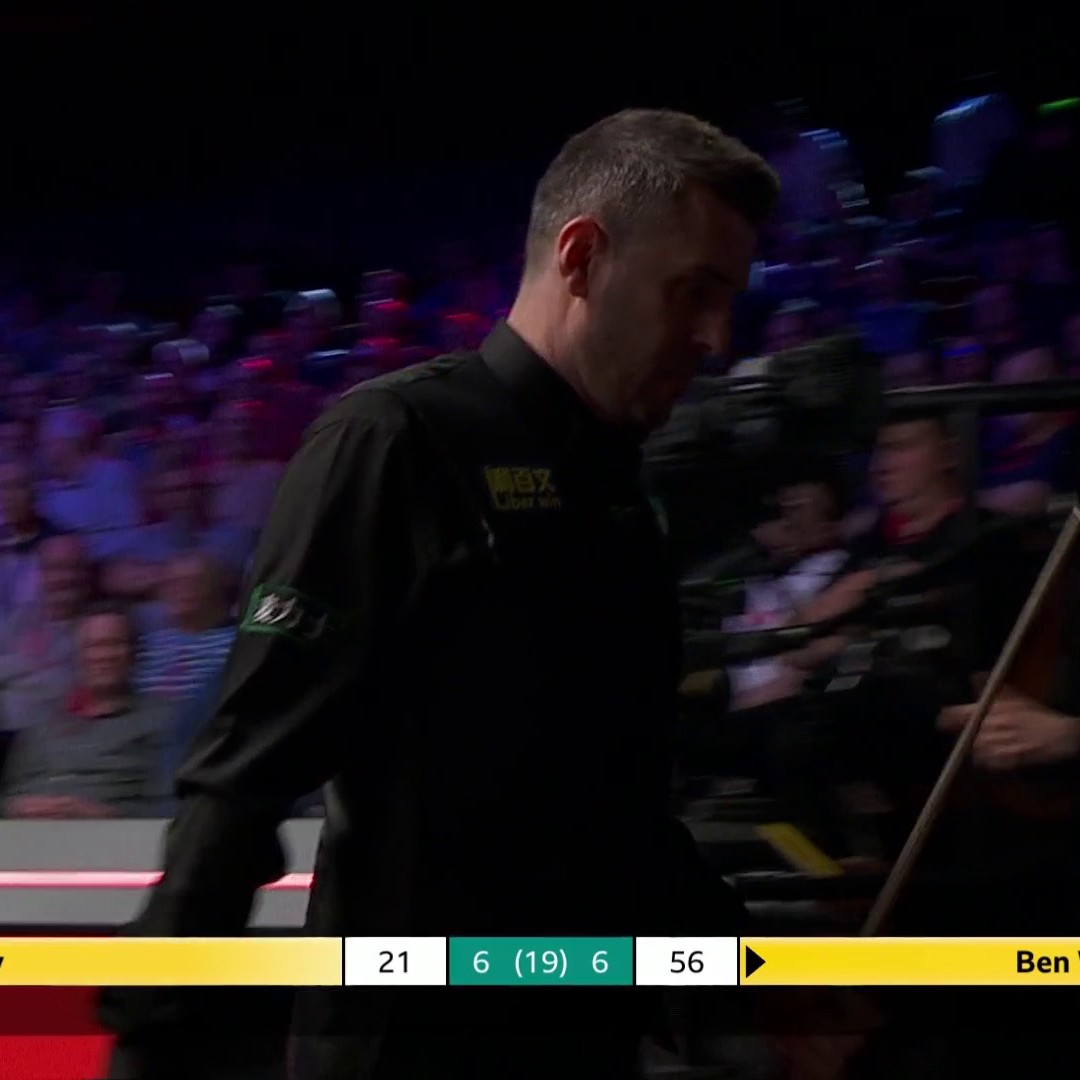 "He's not happy." 😠 Ben Woollaston takes the lead against a frustrated Mark Selby at the mid-session interval. #WorldChampionship