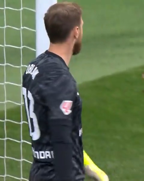 ‼️ ¡JAN OBLAK lo para todo en el Metropolitano! #LALIGAEASPORTS 👉 Atleti 2-0 Rayo | 66'