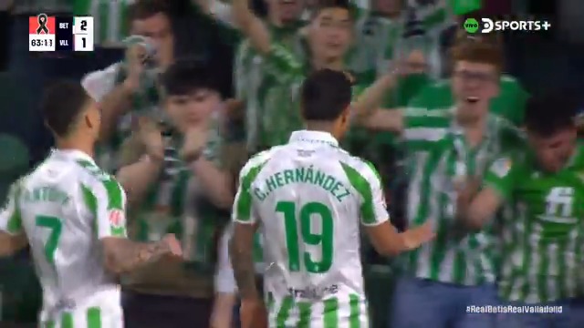 🇨🇴 GOOOL de Juan Camilo ‘Cucho’ Hernández. El colombiano marca el 2-1 de #RealBetis ante #RealValladolid, al 64’ 👀 Es la tercera anotación del delantero en lo que va de LaLiga