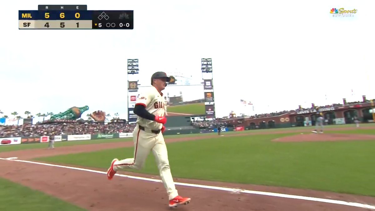 The power of the 'stache! Matt Chapman clubs his 5th home run to bring the SFGiants within a run.