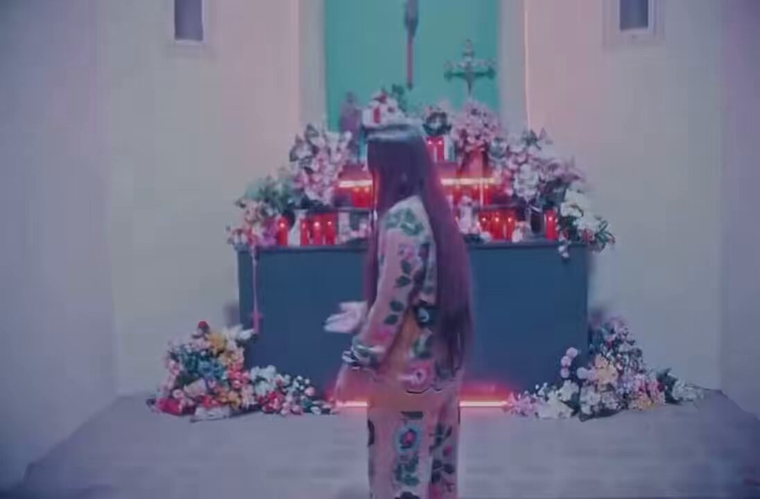 oie, não se esqueça que você é cantora e você canta assim 👇🏾 R O S A L Í A