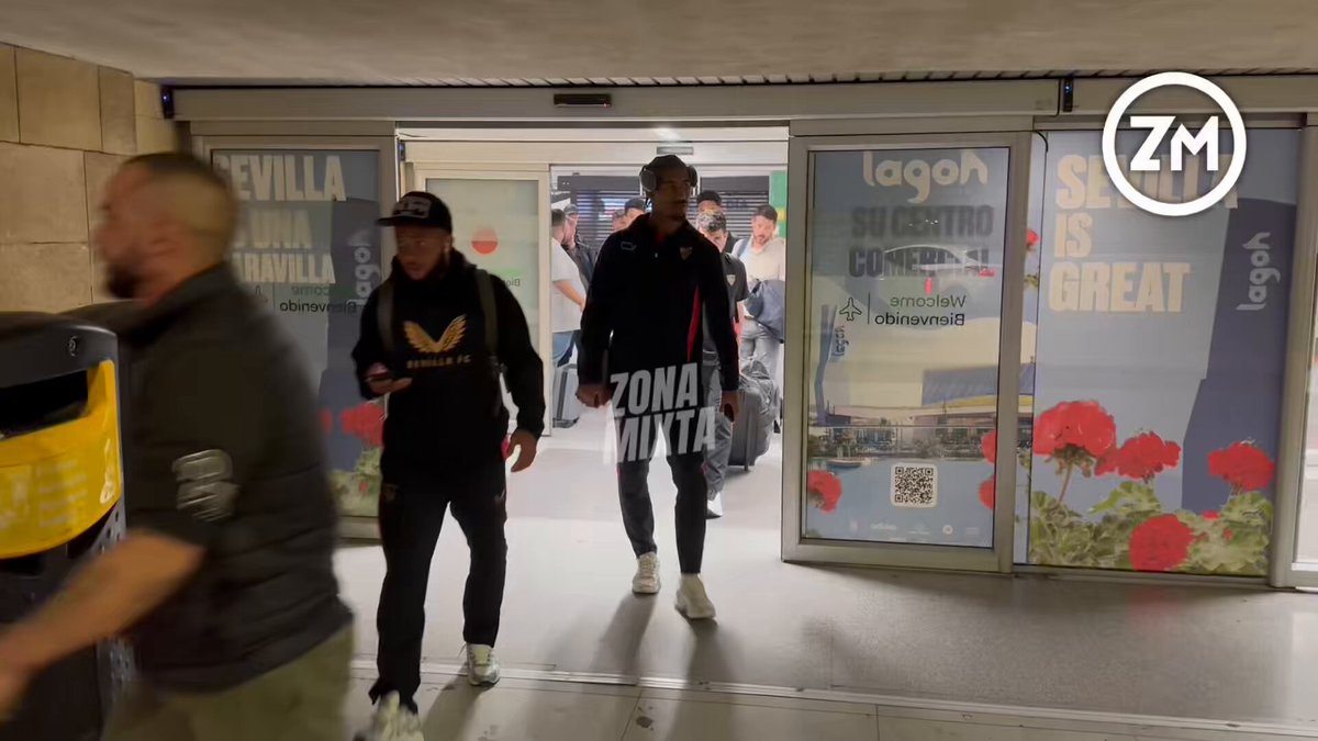Que se iba a liar estaba claro. Aeropuerto de Sevilla a estas horas.