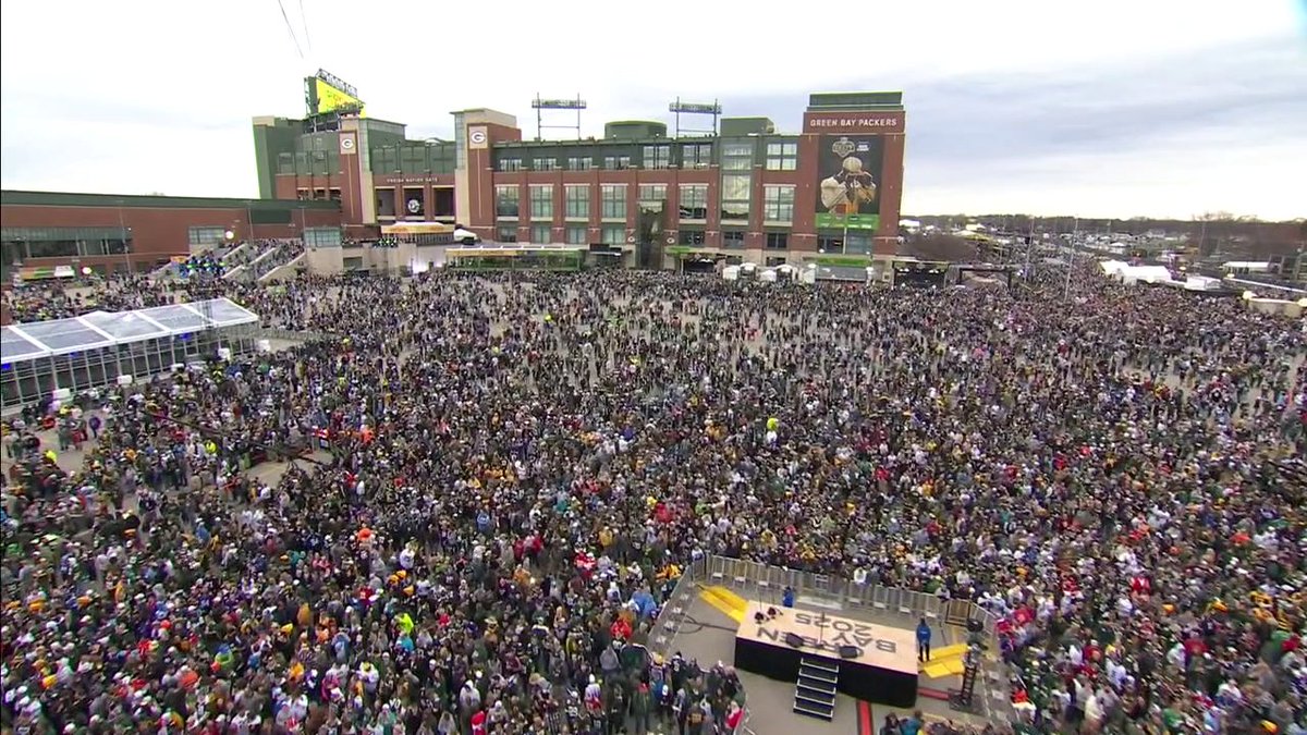 NFL fans all SHOWED OUT for draft night at Lambeau Field 👀🔥 Tune into the #NFLdraft | 🍿 8 PM ET on ESPN and ABC