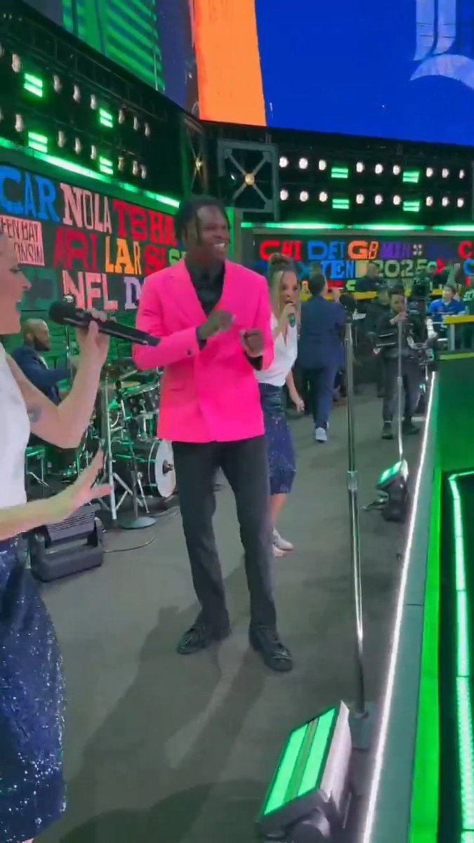 Travis Hunter dancing on the Draft stage 🕺 @travishunterjr 📺: 2025 #NFLDraft – 8pm ET on NFL Network/ESPN/ABC 📱: Stream on NFL+