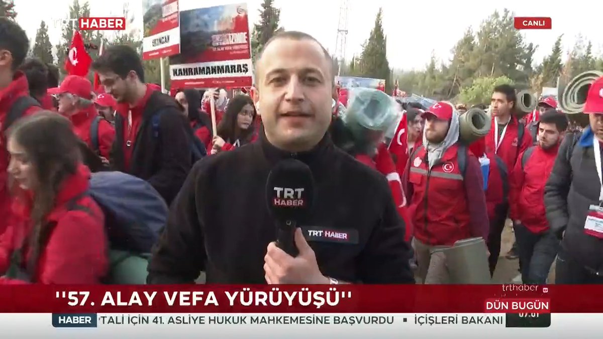 Çanakkale’de “57. Alay Vefa Yürüyüşü” başladı. 81 ilden gelen binlerce genç, kahraman atalarını anmak için Kocadere Köyü’nden Conkbayırı’na yaklaşık 6 kilometre yürüyecek.