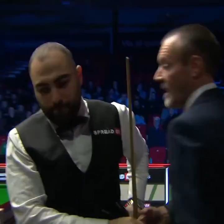 WHAT HAPPENED THERE?! 😳 Things got a little bit spicy the last time Hossein Vafaei played Mark Williams — the pair meet today in the second round at the Crucible! 🌶️👀 #HaloWorldChampionship