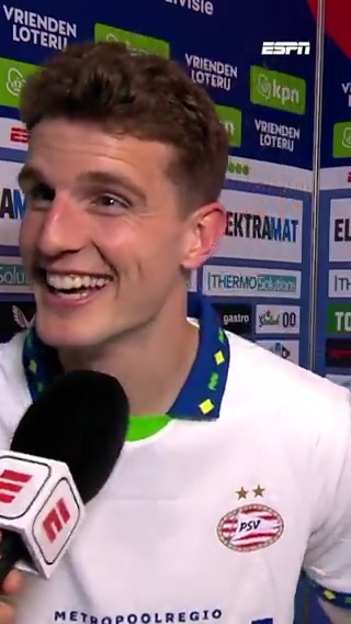 Een goedlachse Guus Til over prachtige aanname😂 "Kenneth zal zeker weer zeggen dat het geluk was"