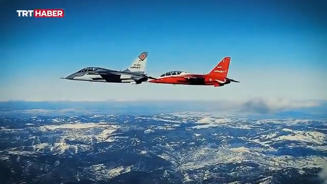 🇹🇷 Türk Havacılık ve Uzay Sanayii AŞ (TUSAŞ) tarafından geliştirilen Türkiye'nin ilk milli jet eğitim uçağı HÜRJET'in göklerle buluşmasının ardından 2 yıl geçti.