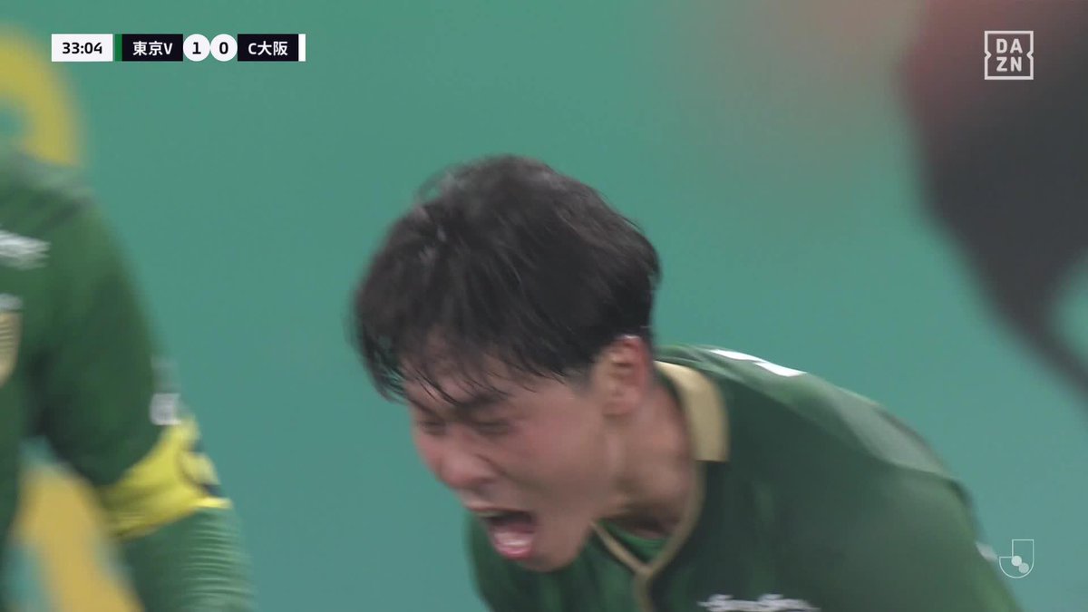 綺麗な崩しが決まる 右WB #翁長聖 のクロスに合わせたのは 左WBの #新井悠太 ウイングバック同士の連携が決まり ホーム東京Vが先制🔥 🏆明治安田J1第12節 🆚東京V×C大阪 🆓#DAZN LIVE配信中 #Jみようぜ #Jリーグ #東京VC大阪