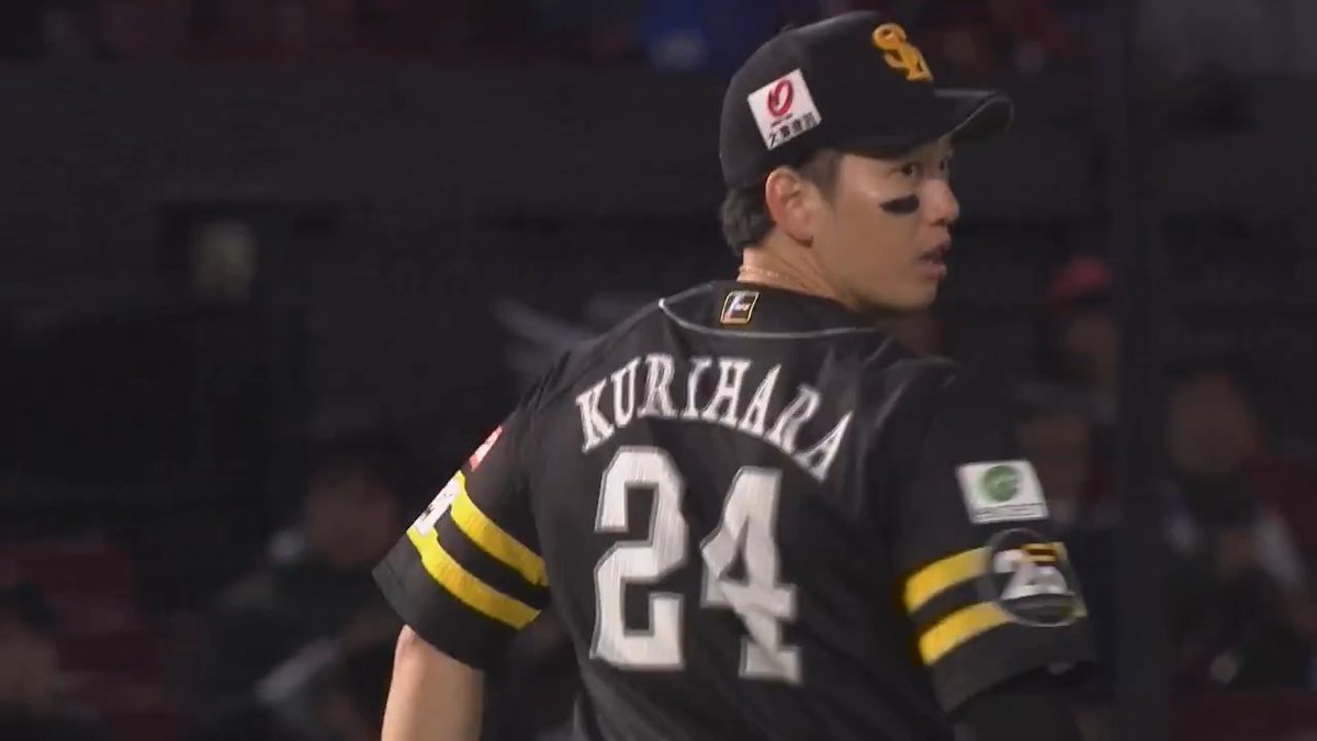 福岡ソフトバンク #栗原陵矢 選手の好プレー👏 バントゲッツー!! #小久保裕紀 監督が通算100勝目✨ #sbhawks 👇「 #裏パ 〜OBたちのゆるマニアック解説〜」ライブ配信中‼️