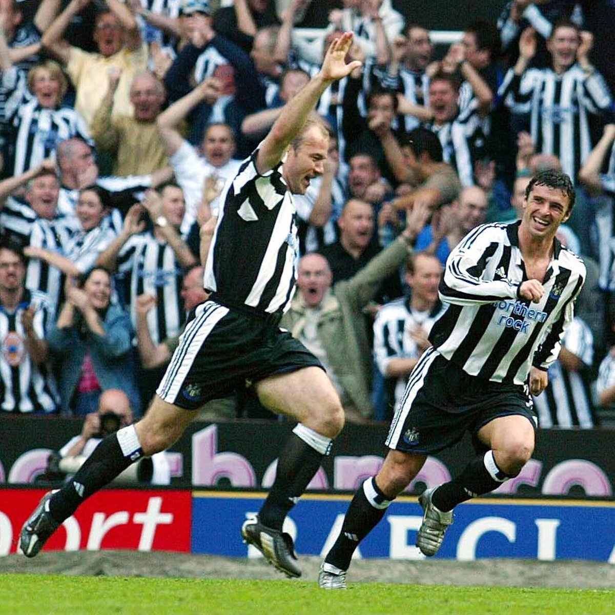 Pure class. ๐ช A belter from Alan Shearer against Chelsea on this day in 2004! ๐โโ๏ธ